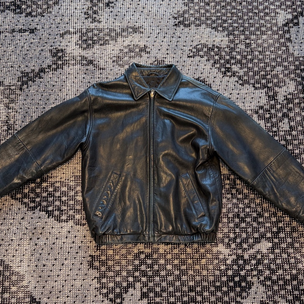 Jos. A. Bank Black Oversized Leather Bomber Jacket Size Medium Quilted Inner